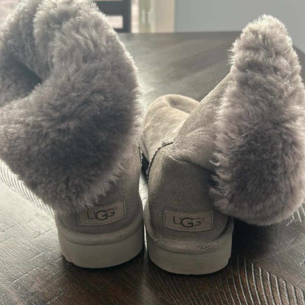 Ugg Bailey Button Ii Size 9 Grey - image 4